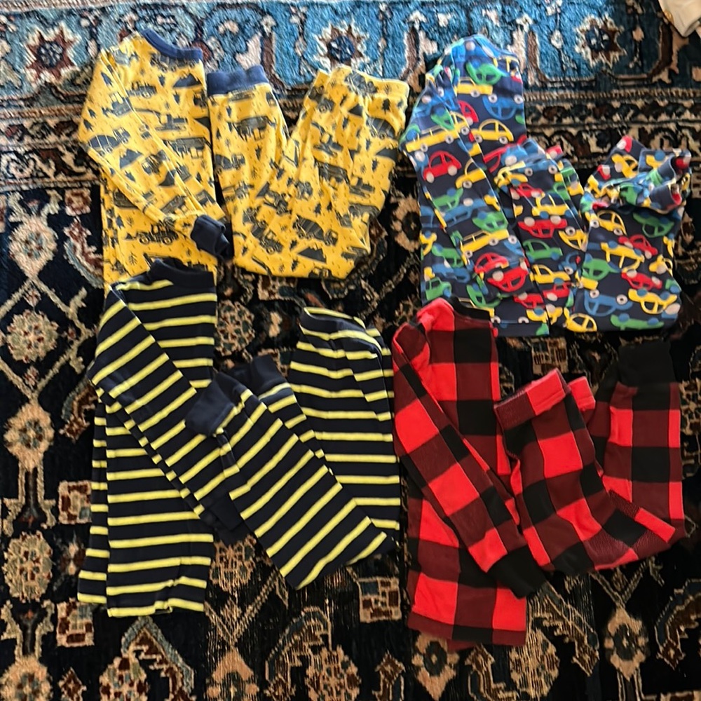 Bundle of Gap Kids pajamas sz 3